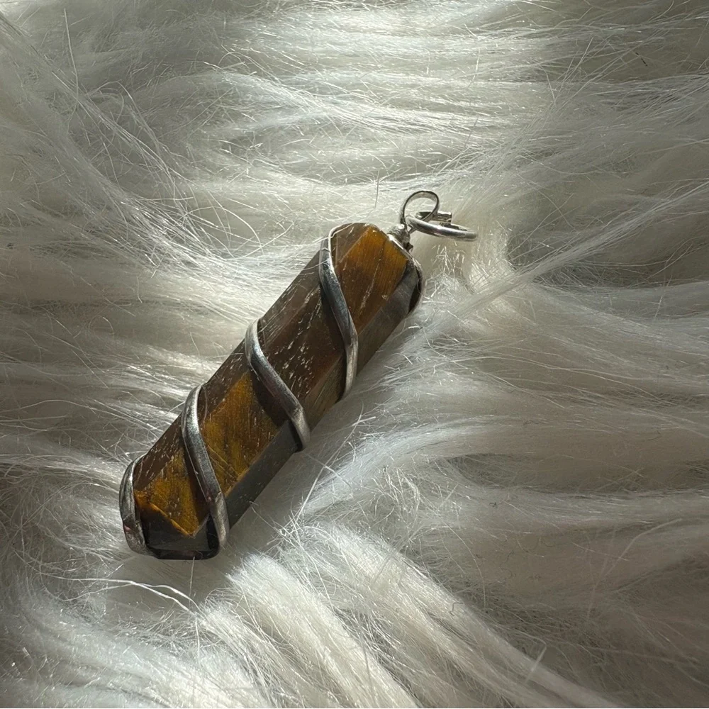 Tiger Twist Pendant ✨ - Picture 3 of 4